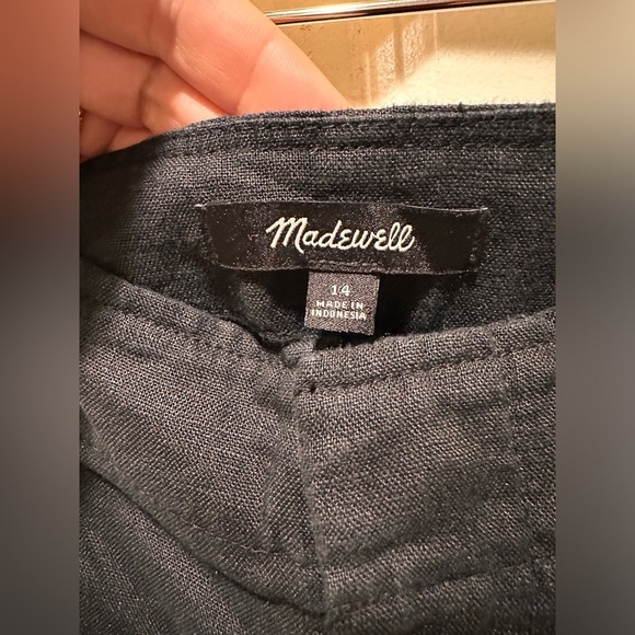 Madewell Clean Button-Tab Shorts in 100% Linen Black, size 14 - Picture 4 of 11